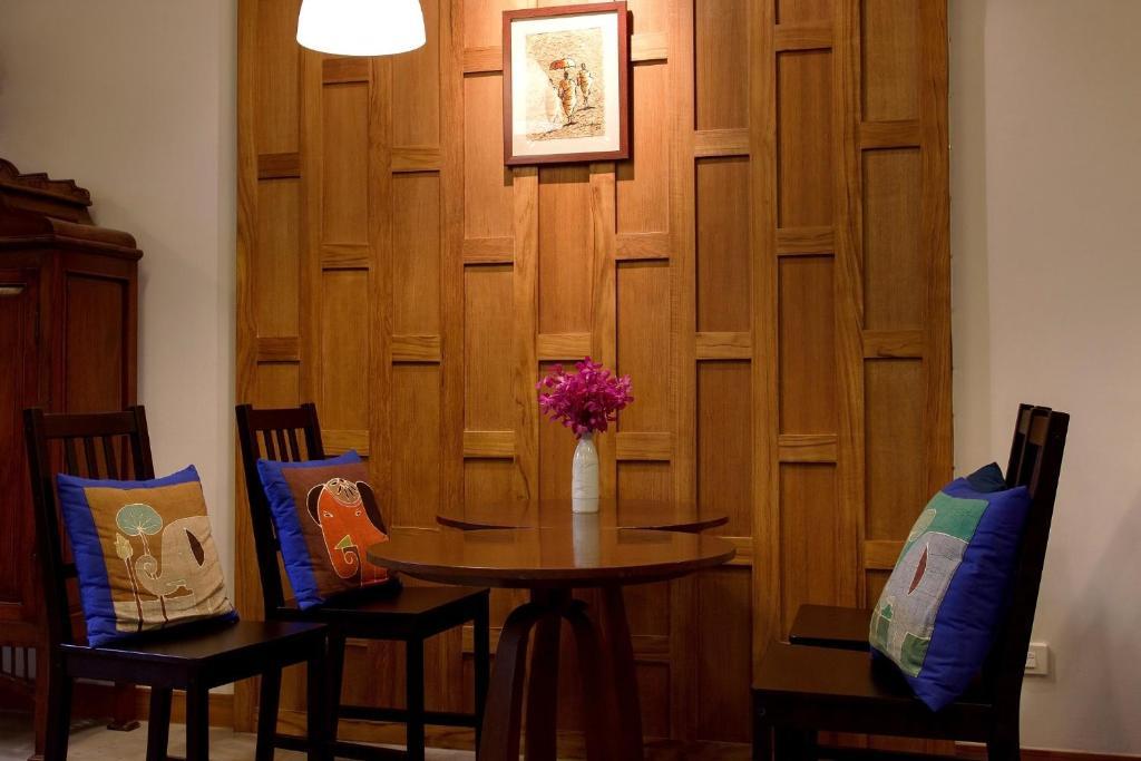 Baan Dinso Hostel@Ratchadamnoen 방콕 외부 사진