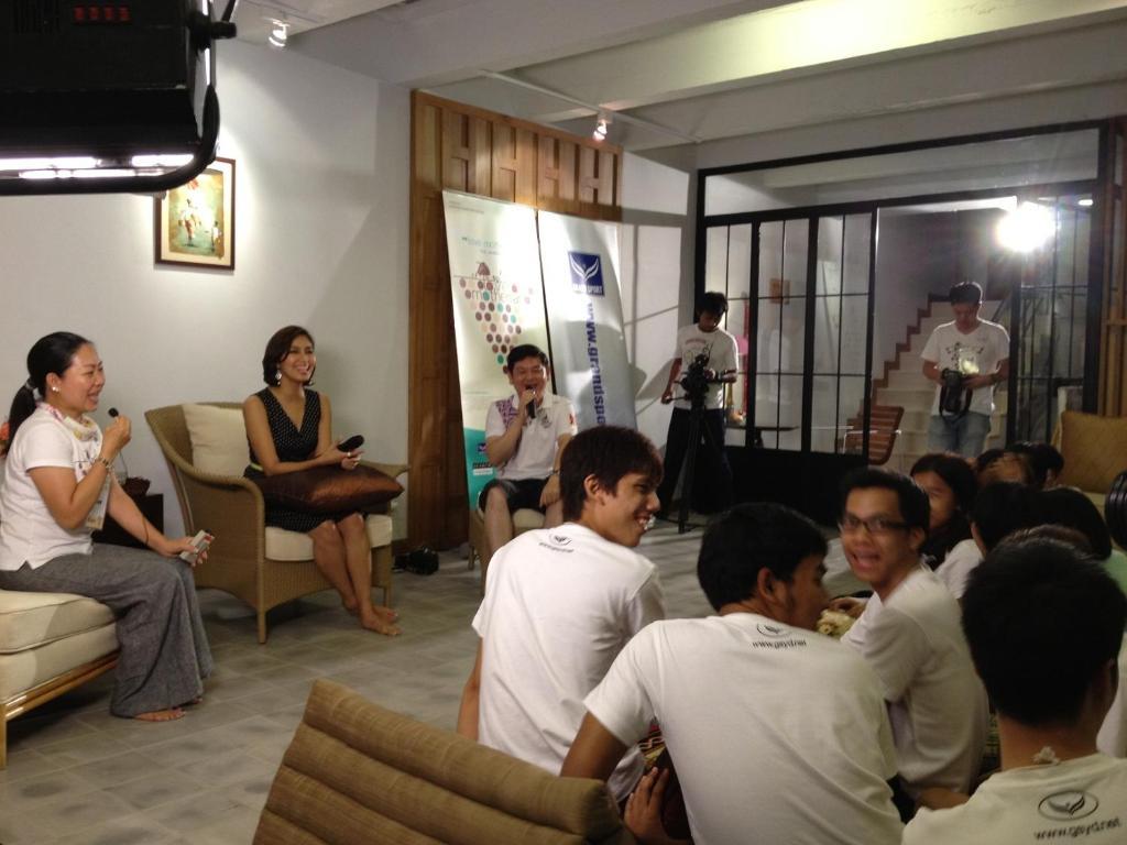 Baan Dinso Hostel@Ratchadamnoen 방콕 외부 사진