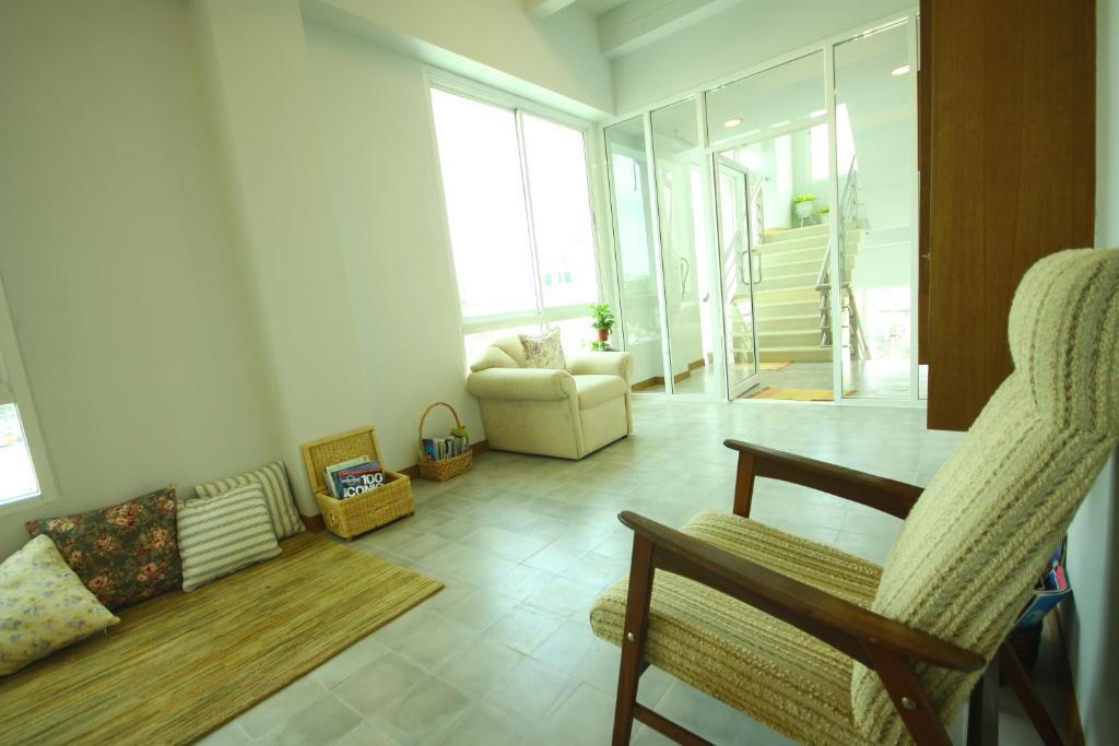 Baan Dinso Hostel@Ratchadamnoen 방콕 외부 사진