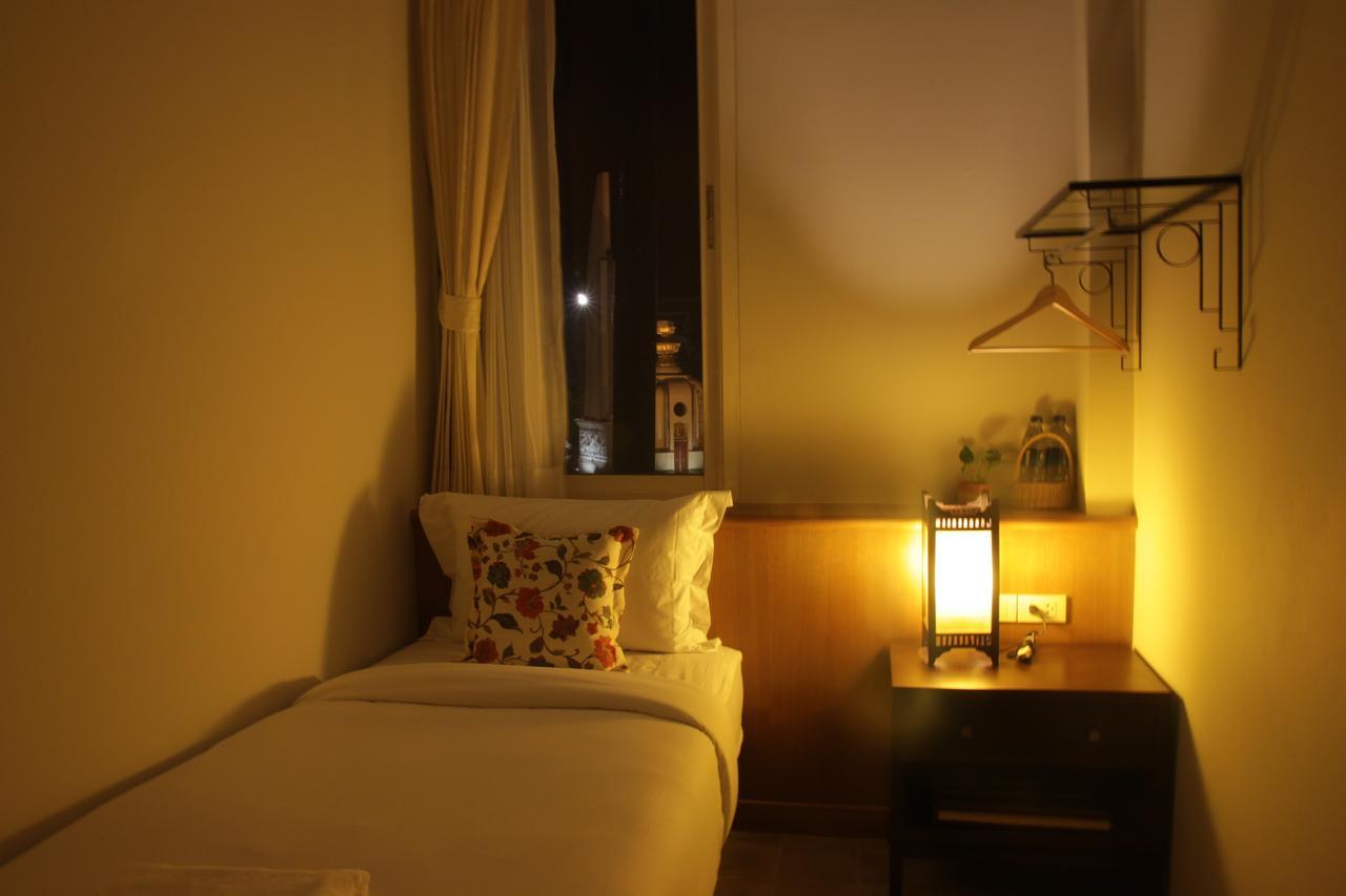 Baan Dinso Hostel@Ratchadamnoen 방콕 외부 사진