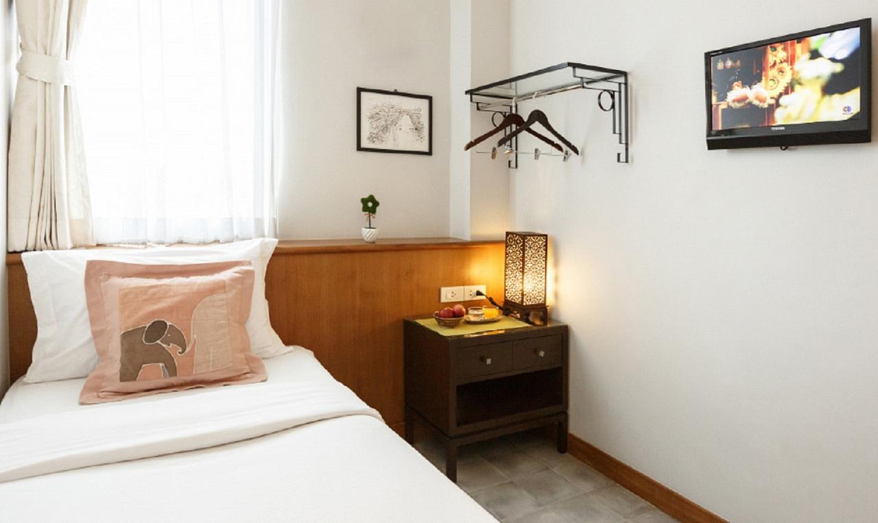Baan Dinso Hostel@Ratchadamnoen 방콕 외부 사진