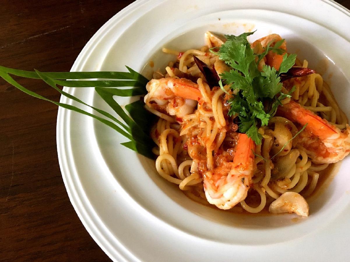 Baan Dinso Hostel@Ratchadamnoen 방콕 외부 사진